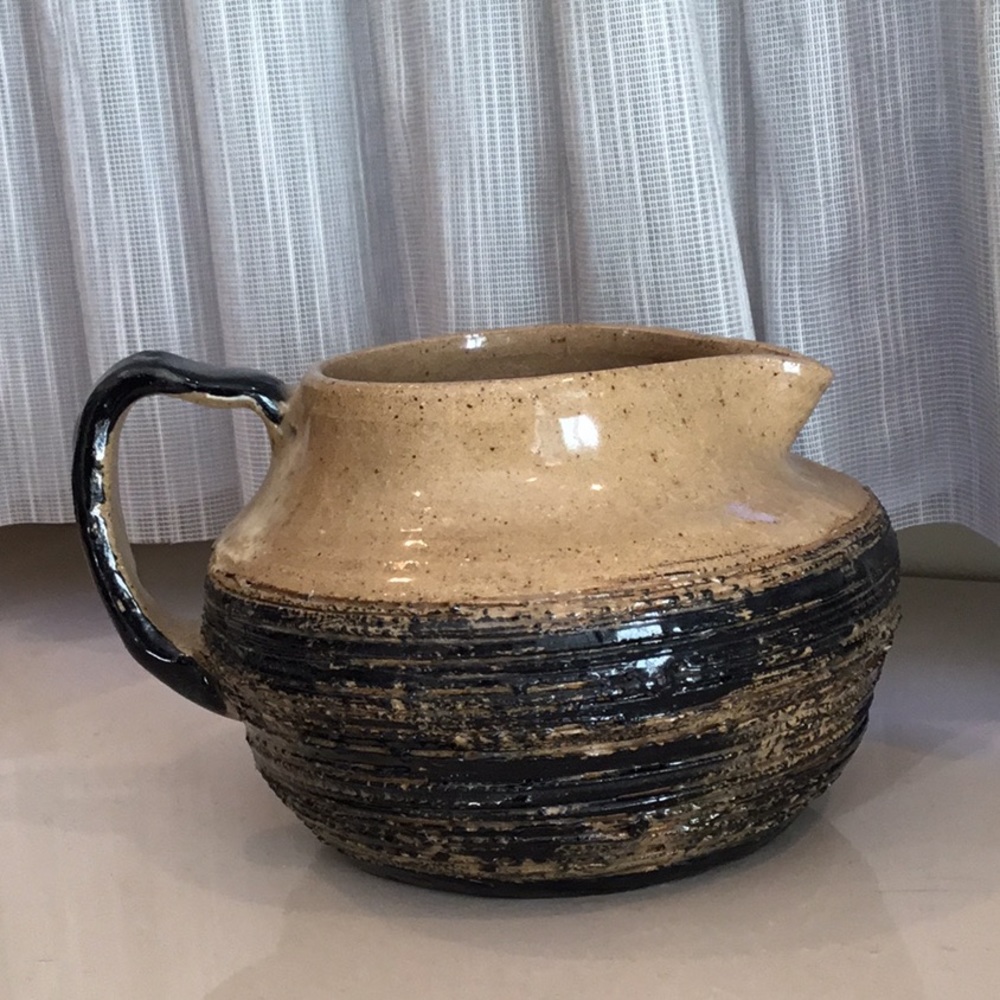 Hand crafted pottery Creamer. Use as a gravy boat or for sauces. Multi uses